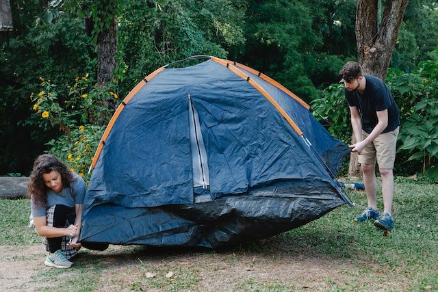 cara memasang pasak tenda yang benar agar kuat