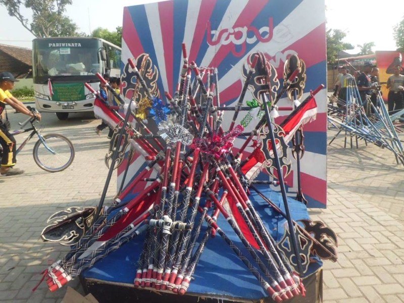 pionering bentuk abstrak