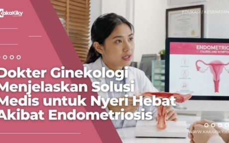 Dokter ginekologi menjelaskan solusi medis pada pasien