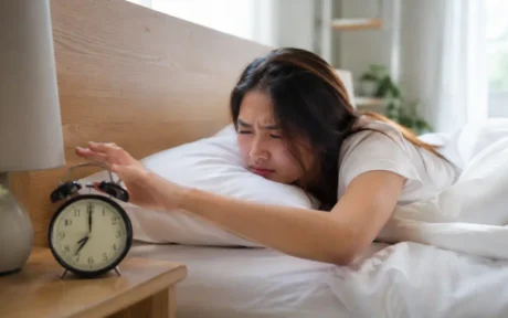 Terbangunkan oleh suara alarm